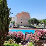 Avec Piscine, Entre Plage, Port Et Falaises 아그