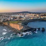 Avec Piscine, Entre Plage, Port Et Falaises 아파트 *