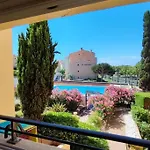 Avec Piscine, Entre Plage, Port Et Falaises 아파트