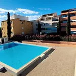 Avec Piscine, Entre Plage, Port Et Falaises 아파트 *