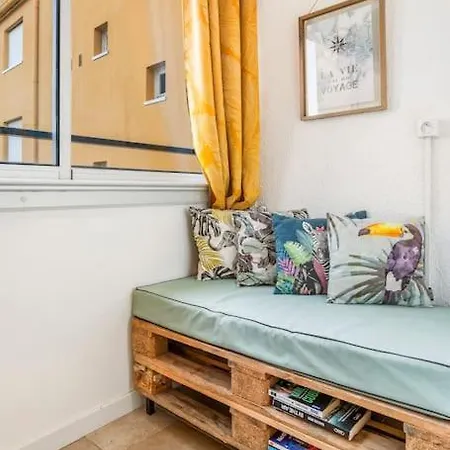 Avec Piscine, Entre Plage, Port Et Falaises