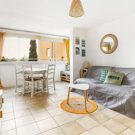 Avec Piscine, Entre Plage, Port Et Falaises Agde