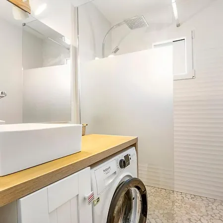 Avec Piscine, Entre Plage, Port Et Falaises