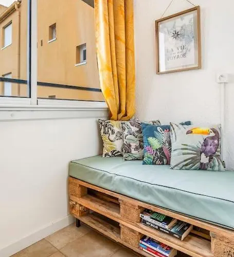 Avec Piscine, Entre Plage, Port Et Falaises