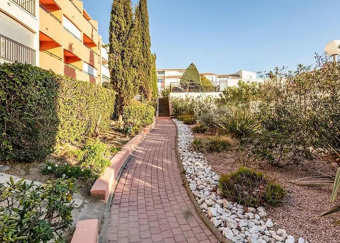 Apartment Avec Piscine, Entre Plage, Port Et Falaises