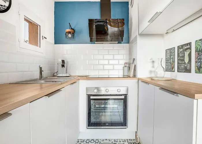 Avec Piscine, Entre Plage, Port Et Falaises Agde