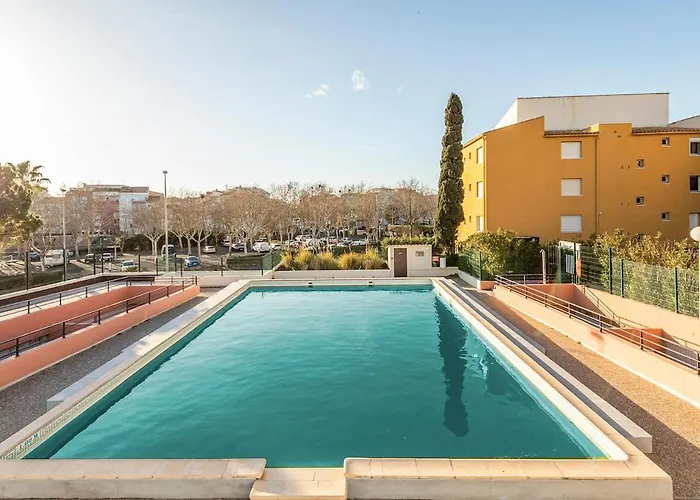 Avec Piscine, Entre Plage, Port Et Falaises *