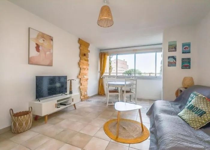 Avec Piscine, Entre Plage, Port Et Falaises Apartment Agde