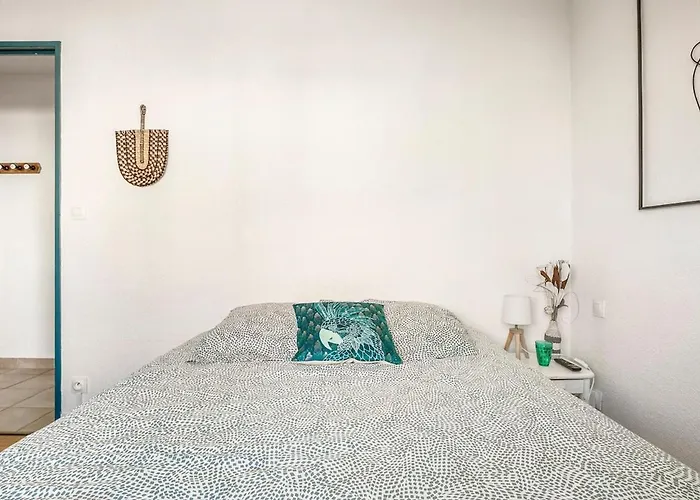 Avec Piscine, Entre Plage, Port Et Falaises Apartment *