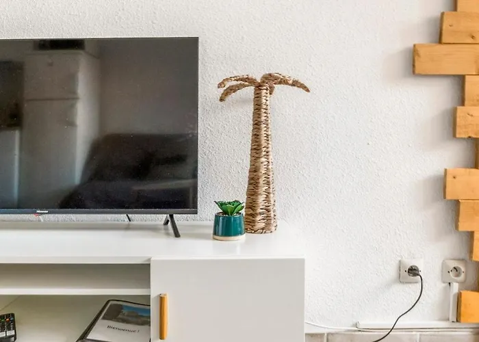 Avec Piscine, Entre Plage, Port Et Falaises Apartment *